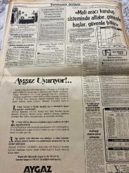 TERCÜMAN GAZETESİ - 11 ARALIK 1982 - SAYI:9 - (Turkish Newspaper) - Sadece Arkalı Önlü Tek Yapraktır - Bir Devir Aydınlanıyor - Talat Paşa’nın Gurbet Hatıraları -Talat Paşa-Cemal Kutay-Mithat Şükrü-Said Halim Paşa-Sait Bey-Canbolat Bey-Hakkı Behiye Bey-Ali Doğan Ünlü-Bernard S. Wheble-İbrahim Sezgin-Şinasi Ertan-“BÜYÜK GÜN”ün geldiğini gizli tamimle bildirdik-iktidar öncesinin dört şahsiyeti-“Meşrutiyet’in ilanından başka çare olmadığını, aksi halde kalabalığın İstanbul üzerine yürüyeceğini Padişah’a tekrar etme şeklindeki teklifim ittifakla kabul edildi,,”-«Mali aracı kuruluş sisteminde alfabe , güvenle başlar , güvenle biter»-Aygaz Uyarıyor!..-İLAN-TÜSİAD’IN TEKLİFLER PAKETİNDE NELER VAR-FAİZ ORANLARI-DOVİZ KURLARI-1 DOLARIN DEĞERİ-DEĞERLİ MADENLER-Bir devir aydınlanıyor-Talat Paşa’nın gurbet hıtraları-Talat Paşa’dan bir fıkra-Şüphe hakikat olmuş, ama iş işten geçmişti-PETROL OFİSİ GENEL MÜDÜRLÜĞÜNDEN-ENERJİ VE TABİİ KAYNAKLAR BAKANLIĞI DEVLET SU İŞLERİ GENEL MÜDÜRLÜĞÜ’NDEN BURSLU ÖĞ
