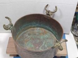 KOÇ BAŞI PİRİNÇ DEKORLU YAŞLI BAKIR SAKSI