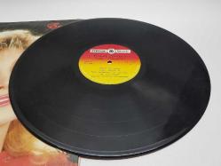 EMEL SAYIN	SEVGİSİZ YAŞAYAMAM