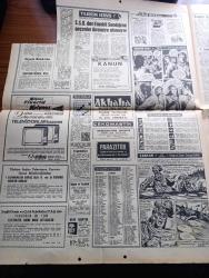 Hürriyet Gazetesi - Turkish Newspaper - 15 Mart 1972 - İstanbul Enver Çiftçi Almanya tarafından sınır dışı edilmek isteyince mahkeme kararı ile ev kadını oldu Fotoğraflar - şebekenin İstanbul kolu Başkanı Nuri Bostan MHP'li Senatör Kudret Bayhan bizim suç ortağımızdı dedi Fotoğrafı - Başbakan Nihat Erim Amerikan başkanı Nixon ile  21 Mart'ta görüşecek - Türk İş Genel Başkanı Seyfi Demirsoy emeklilik yaşı 60'a yükseltilemez dedi - kalp için en iyi tedavi yolu seks - Tarkan yazan ve çizen Sezgin Burak - gurbetteki sevgili yazan ve çizen Faruk Geç - İstanbul Ankara İzmir Radyosu Programı - gazeteci Hüsnü Zeki Söylemezoğlu vefat etti - at sayesinde tanışan çift milli binicilerimizden Tunç Çapa ile İvgen Okçuoğlu Fotoğrafı - at atçılık ve at yarışları - vagonlar köprüde asılı kalınca korkunç bir kaza ucuz atlatıldı Fotoğrafı - bizimkiler çizen Sezgin Burak Karikatür - Güngörmüşler karikatür - Dedektif Nik karikatür - sağlık Bakanı Cevdet Aykanın Tıp bayramında sağlık hizmetlerinden şikayeti
