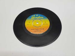 NURİ SESİGÜZEL	45'LİK PLAK: AŞK BİR IZDIRAPTIR & MARAŞ MARAŞ DERLER