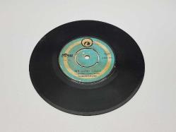 HANDAN KARA BİR GARİP YOLCU & O AĞACIN ALTI