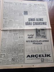 Hürriyet Gazetesi - Turkish Newspaper - 18 Şubat 1972 - Biri Hava yer teğmeni diğeri üsteğmen üniforması giyen iki anarşist silahlı çatışma sonucu ele geçti - aranan 5 anarşist Mahir Çayan Cihan Alptekin Ömer Ayna Ulaş Bardakçı ve Ziya Yılmaz kılıktan kılığa giriyorlar - Ankara'da önceki gün yapılan baskın sırasında Umut sokağındaki bir evin çatı katında gizlenen silahlı anarşistlerden beşi yakalandı - elinde bomba ile yakalanan Mete Gönültaş Fotoğrafı - Ankara'da yakalanan 5 kişiden 2'si Nahit Töre hücresine mensup - donanma Kıbrıs açıklarında tatbikat yapıyor - Makarios çek silahlarını özel ordusuna dağıttı - Eyüp Camii'nde Eyüplü Hoca hafız Yusuf Kenan Turak için mevlit - Tarkan yazan ve çizen Sezgin Burak - gurbetteki sevgili yazan ve çizen Faruk Geç - püf noktası hazırlayan Leyla Soykut - Nihat Erim Türkiye için NATO'nun değeri daha da arttı - Akşam Gazetesi süresiz kapatıldı - boksör Muhammed Ali Clay İslam Üniversitesi kurmak için kampanya açtı fotoğraf - Ratna Dawi Sukarno foto