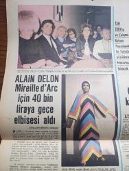 Hürriyet Gazetesi - Turkish Newspaper - 13 Şubat 1972 - CHP ortak grup toplantısında Bülent Ecevit'i suçlayan İsmet İnönü artık perde kalksın dedi - İsmet İnönü ve Bülent Ecevit'in barışması için önerge verildi - Adalet Partisi'nin 12. Kuruluş yıldönümü şarkılı türkülü gecede kutlandı  Fotoğraf - Adalet partililer Özellikle halk türküeri sanatçısı Yıldız Ayhan'ı dinlerken coşmuşlardır Fotoğrafı - gecenin ilginç anlarından biri de üzerine kıratlı elbise giymiş bir çocuğun Süleyman Demirel Nazmiye Demirel çiftinin ilgisi ile karşılaşması oldu Fotoğraf - Hürriyet Londra muhabiri Nuyan Yiğit Adana konferansının kayıtları için günlerce İngiliz arşivlerinde çalıştı Fotoğrafı - İstanbul Ankara İzmir Radyosu Programı - Tarkan yazan ve çizen Sezgin Burak - gurbetteki sevgili yazan ve çizen Faruk Geç - püf noktası hazırlayan Leyla Soykut - Alain Delon Mireille D'Arc için 40 bin liraya gece elbisesi aldı Fotoğrafı - öldürülen EOKA lideri Polikarpos Yorgacis'in eşi kocasının arkadaşıyla evleniyor