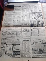 Hürriyet Gazetesi - Turkish Newspaper - 3 Şubat 1972 - Son bir ayda 36 kişi soğuktan öldü - doğuda odun altın fiyatına - Sadi Hoşses âmâ öğrencileri ile Fotoğrafı - Analar saz heyeti Fotoğrafı - bina değerini az gösterenler %50 cezalı vergi ödeyecek - Maliye Bakanı Sait Naci Ergin tekel maddeleri keyif vericidir onun için zam koyduk dedi - Tarkan yazan ve çizen Sezgin Burak - İsmet İnönü Süleyman Demirel bugün rejim meselelerini görüşecek - Pan American 682 milyon lira zarar edince idareci kadrosu değiştirildi - Adanalı Ahmet çullu 4 eşine meydan okuyor Fotoğrafı - hakimlerin coğrafi teminatı kaldırılıyor - İstanbul Ankara İzmir Radyosu Programı - gurbetteki sevgili yazan ve çizen Faruk Geç - püf noktası hazırlayan Leyla Soykut - Arzum halı süpürgeleri ihraç edildi Fotoğrafı - Ye Ye'cilerin eski sevgilisi Françoise Hardy İstanbul için harika diyor fotoğraf - sahte maliye müfettişi Fahrettin Geçkin yakayı ele verdi fotoğraf - en şık erkek seçilen Onassis'e Yunanistan gülüyor Fotoğrafı