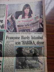 Hürriyet Gazetesi - Turkish Newspaper - 3 Şubat 1972 - Son bir ayda 36 kişi soğuktan öldü - doğuda odun altın fiyatına - Sadi Hoşses âmâ öğrencileri ile Fotoğrafı - Analar saz heyeti Fotoğrafı - bina değerini az gösterenler %50 cezalı vergi ödeyecek - Maliye Bakanı Sait Naci Ergin tekel maddeleri keyif vericidir onun için zam koyduk dedi - Tarkan yazan ve çizen Sezgin Burak - İsmet İnönü Süleyman Demirel bugün rejim meselelerini görüşecek - Pan American 682 milyon lira zarar edince idareci kadrosu değiştirildi - Adanalı Ahmet çullu 4 eşine meydan okuyor Fotoğrafı - hakimlerin coğrafi teminatı kaldırılıyor - İstanbul Ankara İzmir Radyosu Programı - gurbetteki sevgili yazan ve çizen Faruk Geç - püf noktası hazırlayan Leyla Soykut - Arzum halı süpürgeleri ihraç edildi Fotoğrafı - Ye Ye'cilerin eski sevgilisi Françoise Hardy İstanbul için harika diyor fotoğraf - sahte maliye müfettişi Fahrettin Geçkin yakayı ele verdi fotoğraf - en şık erkek seçilen Onassis'e Yunanistan gülüyor Fotoğrafı