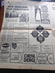 Hürriyet Gazetesi - Turkish Newspaper - 15 Ağustos 1974 - eczacı Fazıl Soysal Yavuz için 250 bin lira bağışladı - Yunanistan NATO'dan askerini çekti - güvenlik konseyi Türkiye'nin kınanması teklifini reddetti - Omorfo cephesinde İngiliz ve fin askerleri mehmetçik'ten kaçıyor - Türk Jetleri Lefkoşe radyosunu susturdu - Mehmetçik Serdarlı ve Meriçe girdi - Hedef Magosa ve Omorfo - Bülent Ecevit amacımız adada bağımsız Kıbrıs'ı denge içinde kurmaktır dedi - Deniz Baykal gece yarın bir başka gün olacak dedi - Bursa fuar aile gazinosu Gönül Yazar Murat Soydan Ayla Algan Bedia Akartürk ayrıca Sadri Alışık - Kıbrıs'ta esir ve rehine soydaşlarımız - Kahraman mehmetçikleri temizleme harekatı sırasında görüyorsunuz Fotoğrafı - Kıbrıs Rum yönetimi yardımcısı Klerides yalvarmaya başladı - Hikmet Bil eski Kıbrıs Türk'tür Cemiyeti başkanıydı Fotoğrafı - Philips radyo - Turan Güneş ve Rauf Denktaş istirahate çekildi fotoğraf - trakya'da sınır kapıları açık - Bugün Miraç kandili