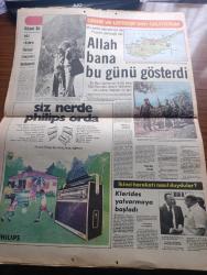 Hürriyet Gazetesi - Turkish Newspaper - 15 Ağustos 1974 - eczacı Fazıl Soysal Yavuz için 250 bin lira bağışladı - Yunanistan NATO'dan askerini çekti - güvenlik konseyi Türkiye'nin kınanması teklifini reddetti - Omorfo cephesinde İngiliz ve fin askerleri mehmetçik'ten kaçıyor - Türk Jetleri Lefkoşe radyosunu susturdu - Mehmetçik Serdarlı ve Meriçe girdi - Hedef Magosa ve Omorfo - Bülent Ecevit amacımız adada bağımsız Kıbrıs'ı denge içinde kurmaktır dedi - Deniz Baykal gece yarın bir başka gün olacak dedi - Bursa fuar aile gazinosu Gönül Yazar Murat Soydan Ayla Algan Bedia Akartürk ayrıca Sadri Alışık - Kıbrıs'ta esir ve rehine soydaşlarımız - Kahraman mehmetçikleri temizleme harekatı sırasında görüyorsunuz Fotoğrafı - Kıbrıs Rum yönetimi yardımcısı Klerides yalvarmaya başladı - Hikmet Bil eski Kıbrıs Türk'tür Cemiyeti başkanıydı Fotoğrafı - Philips radyo - Turan Güneş ve Rauf Denktaş istirahate çekildi fotoğraf - trakya'da sınır kapıları açık - Bugün Miraç kandili