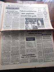 Hürriyet Gazetesi - Turkish Newspaper - 14 Ağustos 1974 - Yeni bir yavuz istiyoruz kampanyasına Vakko mensupları da katıldı - Cem Karaca ile Beşiktaşlı Sabri bugün para toplayacak  - Yunanistan savaş hazırlığında - Atina'da yolcu vapurları ile adalara ve Kıbrıs'a asker sevk ediyorlar - Rumlar Türk rehineleri işkence edip bırakıyorlar Fotoğrafı - Makarios Londra'da İngilizleri kışkırtıyor - Larnaka ve Elyedeki rehineleri açıklıyoruz - Sovyetler Kıbrıs'ı ve Türkiye'yi uzaydan gözlüyor - Rum milyarder Onassis parasıyla elaleme rezil oluyor Fotoğrafı - televizyonda bugün - Bursa fuar aile gazinosu Gönül Yazar Murat Soydan Ayla Algan Bedia Akartürk ayrıca Sadri Alışık - Ayvalık Burhaniye Edremit ve Dikili TV'ye kavuştu - AEG televizyon - Amerika Dışişleri Bakanı Kissenger Karamanlis'e mesaj yolladı - gençlik ve spor bakanı Müslihittin Yılmaz Mete federasyonlarda temizlik yapılacak dedi - Altıncı defa spor yazarları kupası kazanan Beşiktaş sabahlara kadar eğlenerek kutlama yaptı Fotoğrafı