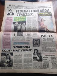 Hürriyet Gazetesi - Turkish Newspaper - 14 Ağustos 1974 - Yeni bir yavuz istiyoruz kampanyasına Vakko mensupları da katıldı - Cem Karaca ile Beşiktaşlı Sabri bugün para toplayacak  - Yunanistan savaş hazırlığında - Atina'da yolcu vapurları ile adalara ve Kıbrıs'a asker sevk ediyorlar - Rumlar Türk rehineleri işkence edip bırakıyorlar Fotoğrafı - Makarios Londra'da İngilizleri kışkırtıyor - Larnaka ve Elyedeki rehineleri açıklıyoruz - Sovyetler Kıbrıs'ı ve Türkiye'yi uzaydan gözlüyor - Rum milyarder Onassis parasıyla elaleme rezil oluyor Fotoğrafı - televizyonda bugün - Bursa fuar aile gazinosu Gönül Yazar Murat Soydan Ayla Algan Bedia Akartürk ayrıca Sadri Alışık - Ayvalık Burhaniye Edremit ve Dikili TV'ye kavuştu - AEG televizyon - Amerika Dışişleri Bakanı Kissenger Karamanlis'e mesaj yolladı - gençlik ve spor bakanı Müslihittin Yılmaz Mete federasyonlarda temizlik yapılacak dedi - Altıncı defa spor yazarları kupası kazanan Beşiktaş sabahlara kadar eğlenerek kutlama yaptı Fotoğrafı