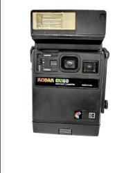 POLAROİD  FOTOĞRAF MAKİNASI, 1970'lerden. DEKORLUK POLAROİD FOTOĞRAF MAKİNESİ.