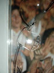 Cd & Dvd QUEEN - LIVE AT WEMBLEY STADIUM 25th ANNIVERSARY EDITION. Orijinal. Avrupa baskı. Toplam 4 disk. 2 cd ve 2 dvd den oluşuyor. Diskler 10 üzerinden 9.5 sorunsuz çalışıyor. Digipack in fotoğrafta görülen kısmında yırtık ile cd plastiginde kullanımı etkilemeyen kırık var.