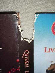 Cd & Dvd QUEEN - LIVE AT WEMBLEY STADIUM 25th ANNIVERSARY EDITION. Orijinal. Avrupa baskı. Toplam 4 disk. 2 cd ve 2 dvd den oluşuyor. Diskler 10 üzerinden 9.5 sorunsuz çalışıyor. Digipack in fotoğrafta görülen kısmında yırtık ile cd plastiginde kullanımı etkilemeyen kırık var.