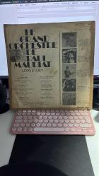 LE GRAND ORCHESTRE DE PAUL MAURIAT - LOVE STORY - EL CONDOR PASA - 33'LÜK LONG PLAY PHILIPS RECORDS 1983 - VINLY - KAPAĞIN SAĞI SOLU BANTLANMIŞ FOTOĞRAFLARA BAKALIM HALİYLE...
