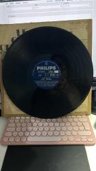 LE GRAND ORCHESTRE DE PAUL MAURIAT - LOVE STORY - EL CONDOR PASA - 33'LÜK LONG PLAY PHILIPS RECORDS 1983 - VINLY - KAPAĞIN SAĞI SOLU BANTLANMIŞ FOTOĞRAFLARA BAKALIM HALİYLE...