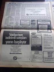 Hürriyet Gazetesi - Turkish Newspaper - 4 Ağustos 1974 - Hürriyet 4 milyonu yeni Yavuz 1 milyonu Hava Kuvvetleri için 5 milyon lira bağışladı - Atina Cenevreyi geri atmak istiyor - Yunan cuntasının şefi CIA ajanıymış - Rauf Denktaş ile Bülent Ecevit 3 defa öpüştüler Fotoğrafı - cumhurbaşkanı Fahri Korutürk komutanlarla yemek yedi - Türk istihbaratı CIA'yı atlatıyor - televizyonda bugün Arsen Lüpen - Türkiye sanayiciler ve İş adamları Derneği Başkanı Feyyaz Berker açıklama yaptı - Çarşamba'nın 4 köyü elektriğe kavuştu - Türkiye İş Bankası - Vakko - 9 sarhoş Erzurum fuarını Teksas'a çevirdi - İskenderun Demir Çelik tesisleri 1975 Ağustosunda işletmeye açılıyor - Bir futbol cinayetinin hikayesi - Altay başkanı Rıdvan Burtecin bu sezon altay'ı zevkle seyredeceksiniz dedi - Şeker Zonguldak maçı 4 dakika eksik oynatılmış bir şampiyonluk elden gidiyor - Beşiktaş'ın en pahalı transferi Sinan Alayoğlu Fotoğrafı - Trabzonspor ilk hazırlık maçını Samsunsporla oynayacak - sıcak savaşın öbür yüzü