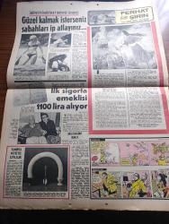 Hürriyet Gazetesi - Turkish Newspaper - 23 Nisan 1972 - 1920'de yazılan tarihi bir belgeyi  açıklıyoruz - Atatürk'ün egemenliğimizi dünyaya duyuran ilk bildirisi - Ulu Önder Atatürk'ün bir gezi sırasında İsmet İnönü ile çekilmiş hiçbir yerde yayınlanmamış fotoğrafı - bugün ulusal egemenlik ve Çocuk Bayramı - genel merkezin alt katında İsmet İnönü çalışırken üst katta Kamil Kırıkoğlu  Genel Başkanı suçladı - hapishane müdiresi Giuliana metresini öldüren mahkumla hücrede basıldı Fotoğrafı - Ayda astronotlar Jeep ile sürat denemesi yaptı - sünnet olan Japon genci Koheri Kıhara Şimdi bir Türk kızı ile evlenme şansım arttı dedi fotoğraf - Tarkan yazan ve çizen Sezgin Burak - gurbetteki sevgili yazan ve çizen Faruk Geç - sigorta sicil kartı numarası 0001 olan Zühtü Tetey ilk sigorta emeklisi olarak 1100 lira alıyor fotoğraf - Jackie Onassis'in kadınlara bir numaralı tavsiyesi Fotoğrafı - Ferhat ile Şirin yazan Metin Soysal Çizen Sedat - bizimkiler çizen Sezgin Burak - Dedektif Nik karikatür