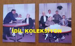AYDIN MENDERES'İN ORİJİNAL 2'Lİ FOTOĞRAF SETİ - 10 x 8 cm EBADINDA - AYDIN MENDERES HASTANEDE TEDAVİ GÖRDÜĞÜ SÜREÇTE EŞİ ÜMRAN MENDERES ve SERDAR GÖKHAN'LA BİRLİKTE DOĞUM GÜNÜNÜ KUTLARKEN ÇEKİLMİŞ 2 FARKLI KARE... ÖZEL ARŞİV
