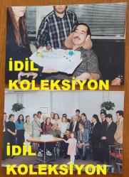 AYDIN MENDERES'İN ORİJİNAL 2'Lİ FOTOĞRAF SETİ - 15 x 10 cm EBADINDA - AYDIN MENDERES HASTANEDE TEDAVİ GÖRDÜĞÜ SÜREÇTE EŞİ ÜMRAN MENDERES, SERDAR GÖKHAN ve BİRÇOK SEVENİYLE BİRLİKTE DOĞUM GÜNÜNÜ KUTLARKEN ÇEKİLMİŞ 2 FARKLI KARE... ÖZEL ARŞİV
