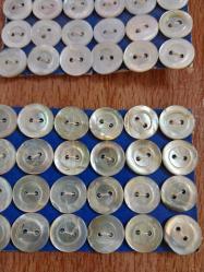 Sedef Düğme,  Sedef Gömlek Düğmesi. Orijinâl kartında projelik 1 cm.