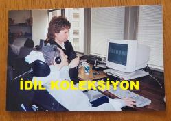 AYDIN MENDERES'İN ORİJİNAL 3'LÜ FOTOĞRAF SETİ - 15 x 10 cm EBADINDA - AYDIN MENDERES HASTANEDE TEDAVİ GÖRDÜĞÜ SÜREÇTE DOKTOR EŞLİĞİNDE BİLGİSAYARDA FİZİK TEDAVİ PROGRAMINI SÜRDÜRÜRKEN ÇEKİLMİŞ NET KALİTEDE 3 FARKLI FOTOĞRAF... ÖZEL ARŞİV