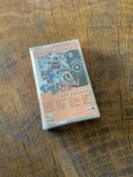 BAK BİR VARMIŞ BİR YOKMUŞ - AJDA / MARC ARYAN / GÖNÜL TURGUT / NESRİN SİPAHİ / FÜSUN ÖNAL / CİCİ KIZLAR / AYTEN ALPMAN... KASET (JELATİNİNDE)