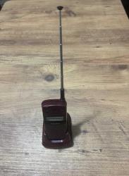 Dekorluk Koleksiyonluk Retro Panaphone Telsiz Telefon - Bordo Hem nostalji tutkunları hem de dekorasyonuna retro bir hava katmak isteyenler için harika bir parça. Dış kozmetiği fotoğraflarda görüldüğü gibi temizdir. El terminali ve şarj standı ile birlikte verilecektir. Şarj kablosu ve bataryası yok dekorluk
