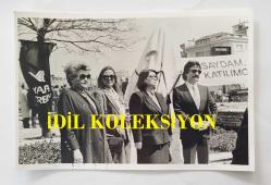 KLASİK TÜRK MÜZİĞİ SANATÇISI ve BESTECİ MÜNİR NURETTİN SELÇUK'UN BÜSTÜNÜN ve ADINA AÇILAN PARKIN AÇILIŞ TÖRENİNDEN ORİJİNAL 7'Lİ AJANS-BASIN FOTOĞRAFI SETİ - 18 x 12 cm EBADINDA - TÖRENDE OĞLU TİMUR SELÇUK, KIZI MERAL HANIM, TORUNU NÜKHET ve VASFİ RIZA ZOBU DA YER ALDILAR... NİSAN 1991