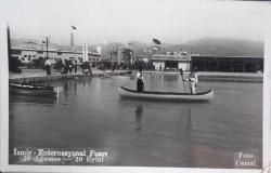 Fotokart: İzmir Enternasyonal Fuarı (Göl, Horex Motosikletleri Pavyonu, Dönmedolap)