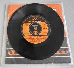 FERİDUN HÜREL - BİR SEVMEK BİN DEFA ÖLMEK DEMEKMİŞ 45 LİK DÖNEM BASKI(NADİR) 8,5+ KOND.