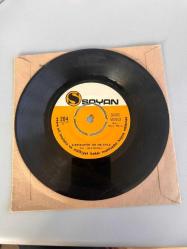 BARIŞ MANÇO - KİRPİKLERİN OK OK EYLE, AĞLAMA DEĞMEZ HAYAT 45 LİK PLAK 8 KOND.