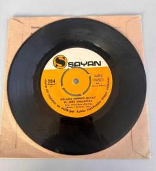 BARIŞ MANÇO - KİRPİKLERİN OK OK EYLE, AĞLAMA DEĞMEZ HAYAT 45 LİK PLAK 8 KOND.