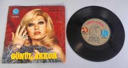 GÖNÜL AKKOR - BAK YEŞİL YEŞİL, KADEHİNDE ZEHİR OLSA 45 İLK PLAK 8,5 KOND