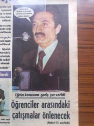 Dünya Gazetesi - Turkish Newspaper - 29 Haziran 1977 - Adalet Partisi Milli Selamet Partisi Ve Milliyetçi Hareket Partisi meclis'i terk etti - 40 sayfalık programı meclis ve senatoda Bülent Ecevit okudu fotoğraf- Bülent Ecevit lokavtın kaldırılması veya bu kabul edilmezse kötüye kullanılmasına karşı etkin önlemler önerilecektir dedi Fotoğrafı - hükümet kısa süreli ekonomik onarma programı uygulayacak - Dış Ticaret ve devlet proje ofisi kurulacak - Bülent Ecevit hükümetimiz köylerde ve dar gelirli yörelerde cami yapımına yardımcı olacaktır Fotoğrafı - Süleyman Demirel geldikleri gibi gideceklerdir dedi - öğrenci yurtlarında iş yerlerinde güvenlik tedbiri alınacak - öğrenciler arasındaki çatışmalar önlenecek - mecliste program okunurken berber ve boyacılar çalışmalarına devam ediyorlardı Fotoğrafı - meclis lokantası dolup dolup boşalıyordu - Ben görevimi yapıyorum yazan Cihad Baban - AP için tek çıkar yol yazan Attilla İlhan - sosyal hizmetin değeri I yazan Lütfi Doğan - Varan Ticaret