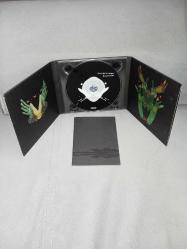 Cd Yasemin Mori hayvanlar albümü. Orijinal. Kitapçık mevcut. Dinlemeyi etkilemeyen çizikler var sorunsuz çalışıyor koleksiyonluk