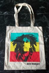 BOB MARLEY BOYA BASKILI AMERİKA MALI BEZ KOL ÇANTASI.  HİÇ KULLANILMADI. KOLEKSİYONLUK VE KULLANIMLIK BÜYÜK BOY