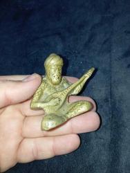 eskilerden pirinç bağlama çalan biblo