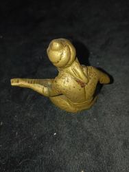 eskilerden pirinç bağlama çalan biblo