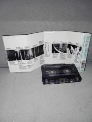 Kaset portishead dummy. Orijinal. A2 şarkısında 5 saniye, B1 şarkısında 3 saniye kayıp var. Kartonet iyi durumda