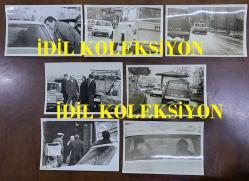 TÜRK SANAT MÜZİĞİ SANATÇISI BEHİYE AKSOY'UN TEHDİT ALDIĞINI ÖNE SÜRDÜĞÜ ZAMAN POLİS OTOSU EŞLİĞİNDE BERKER İNANOĞLU İLE YOLCULUK EDERKEN ÇEKİLMİŞ ORİJİNAL 7'Lİ FOTOĞRAF SETİ - 18 x 12 cm EBADINDA -