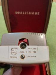 Traş Makinesi, 1968 PHILIPS PHILISHAVE  MADE IN HOLLAND 6V DC PİLLİ ÇİFT BIÇAKLI TRAŞ MAKİNESİ İKİ ADET AA KALEM PİL İLE ÇALIŞMAKTA İLK PİLLİ MAKİNELERDEN..