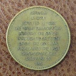 ABD, Abraham Lincoln 16. Başkanı 1861-1865 Temalı Hatıra (Jeton) Madalyon. Bu Anma Madolyonu, Lincoln'ün Başkanlığı Sırasındaki Önemli Olayları ve Suikastinin Trajik Sonuçlarını Hatırlatır. Tarihi Hatıralara İlgi Duyanlar İçin Onu Ayırt Edici Bir Koleksiyon Parçası Haline Getiriyor. Shell Kampanyası/Koleksiyon İçin Üretilmiştir. Ön-Arka Yüzünde: Abraham Lincoln Portresi ve Kısa Özgeçmişine Yer Verilmiştir. Altın Tonlu Pirinç. Nadir. 1992