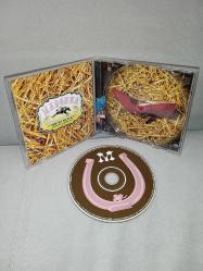 CD Madonna music albümü. Orijinal. Disk 10 üzerinden 9 sorunsuz çalışıyor koleksiyonluk