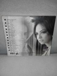 Cd Ebru Gündeş beyaz albümü. Orijinal. Dinlemeyi etkilemeyen çizikler var sorunsuz çalışıyor.