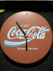ORİJİNAL DÖNEM ÜRÜNÜ COCA COLA KAPAK FORMUNDA DUVAR SAATİ..