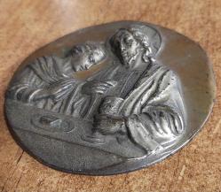 Avrupa (Almanya/Fransa), Hz. İsa ve Kadın Havarilerinden Magdalalı Meryem Temalı Büyük Boy Kabartmalı Madalyon Tarzda Dini Plaket-Levha. (Kalp Gözü) Çok Eski Mükemmel Detaylı Orijinal Bir Parça. 1900'ler. Kabartma Rölyef/Prinç-Kalay, Gümüş Kaplama. Patinalı. (10 cm) Nadir.