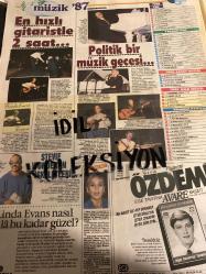 HAFTA SONU DERGİ - GAZETESİ EKSTRA EKİ DOĞUM GÜNÜ HEDİYESİ (TURKİSH -MAGAZINE - NEWSPAPER) - TAM TAKIM 8 SAYFADIR - 23 EKİM 1988 - Sayı:43 -Vedat Araz-Yasemin Türe-Şevket Altuğ-Tuluğ Çizgen-Perihan Abla-Perran Kutman-Sevtap Parman-Tarık Tarcan-Melek Zübeyde-Yılmaz Zafer-Perihan Savaş-Sharon Sincloin-Fatih Özbay-Ece,Zafer Gürayça-Yıldız Kenter-Rozet Hubes-Hikmet Körmükçü-Arif Akkaya-Vedat Türkali-Atıl Yalkut-Ertuğrul İlgin-Semra Çeyrekbaşı-Bülent Ersoy-Zeki Müren-İbrahim Tatlıses-Yüksel Özkasap-Mine Koşan-Şükran Ay-Suat Sayın-Mahzuni Şerif-Yıldız Tezcan-Gürcan Erdaş-Selahattin Cesur-Timur Selçuk-bilgesu erenus-sadık Gürbüz-Esin Afşar-Ünal Büyükgönenç-Sezen Aksu-ahu-Burhan Çaçan-Cüneyt Arkın-Engin evin-Hoca narlı-Yılmaz Duru-Nil Ünal-Erol Durak