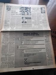 Milliyet Gazetesi - Turkish Newspaper - 12 Eylül 1982 - Londra'da eyleme hazırlanan iki Ermeni terörist yakalan ermeni terörist yakalandı - Türkiye'nin Burgaz başkonsolosluğu idari ateşesi Bora Süelkan'ın öldürülmesi olayı ile ilgili soruşturma Fotoğrafı - 12 Eylülün ikinci yılı - Milli Eğitim Bakanı Hasan Sağlam Türkçe'den kalanlara bir sınav hakkı daha tanınacak - Başbakan Bülend Ulusu ucuz para politikasına dönülmeyecek - Nükhet Duru genç kızları güzellik yarışmasına çağırıyor Fotoğrafı - Banker Kastelli'yi yargılayacak hakim Hüseyin Yücel kıt kanaat geçiniyor Fotoğrafı - cumhurbaşkanı anayasa mahkemesinin kararlarına itiraz edebilecek - Bursa hayvanat bahçesindeki Lassi isimli Aslan üçüz doğurdu - Gary Grant ve Sophia Loren küçük sanatçılarla birlikte yüzen evde Fotoğrafı - Abdülcanbaz çizen Turhan Selçuk - Dünya grekoromen güreş şampiyonası Katowiçe'de sürüyor - Serhat Karadağ madalya arıyor Fotoğrafı - 13. Atletizm şampiyonası noktalanıyor - Mehmet Terzi bugün maraton koşuyor
