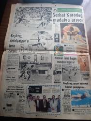 Milliyet Gazetesi - Turkish Newspaper - 12 Eylül 1982 - Londra'da eyleme hazırlanan iki Ermeni terörist yakalan ermeni terörist yakalandı - Türkiye'nin Burgaz başkonsolosluğu idari ateşesi Bora Süelkan'ın öldürülmesi olayı ile ilgili soruşturma Fotoğrafı - 12 Eylülün ikinci yılı - Milli Eğitim Bakanı Hasan Sağlam Türkçe'den kalanlara bir sınav hakkı daha tanınacak - Başbakan Bülend Ulusu ucuz para politikasına dönülmeyecek - Nükhet Duru genç kızları güzellik yarışmasına çağırıyor Fotoğrafı - Banker Kastelli'yi yargılayacak hakim Hüseyin Yücel kıt kanaat geçiniyor Fotoğrafı - cumhurbaşkanı anayasa mahkemesinin kararlarına itiraz edebilecek - Bursa hayvanat bahçesindeki Lassi isimli Aslan üçüz doğurdu - Gary Grant ve Sophia Loren küçük sanatçılarla birlikte yüzen evde Fotoğrafı - Abdülcanbaz çizen Turhan Selçuk - Dünya grekoromen güreş şampiyonası Katowiçe'de sürüyor - Serhat Karadağ madalya arıyor Fotoğrafı - 13. Atletizm şampiyonası noktalanıyor - Mehmet Terzi bugün maraton koşuyor