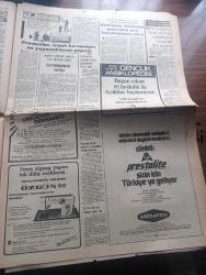 Milliyet Gazetesi - Turkish Newspaper - 20 Ağustos 1981 - ürkek fiyatlar yazan Mehmet Barlas Başmakale - Alparslan Türkeş ve 586 MHP'li mahkemede Fotoğrafı - sanık MHP'lilerden Mamak cezaevinde bulunanlar salona daha önce alındılar - 2 terörist Mustafa Özgenç ile İsmet Şahin'in idamları onaylandı - İstanbul'da 3'ü kız 16 Devrimci Kurtuluş örgütü militanı yakalandı - Mevhibe İnönü kendi gelinliğini giyen torunu Gülsün'ü yaşlı gözlerle izledi Fotoğrafı - Başbakan yardımcısı Turgut Özal hedefim 90 kiloya düşmek Fotoğrafı - görüşmeye devam yazan Sami Kohen - Alamanya Alamanya yazan Aziz Nesin yazı dizisi - Abdülcanbaz çizen Turhan Selçuk - MHP davası yazan Teoman Erel - Kawa Red örgütünden 13 kişi yakalandı - Yurdun dört köşesinden futbol - 13. Balkan yüzme şampiyonasında ülkemizin altın madalya ümidi Murat Özüak görülüyor Fotoğrafı - Sakaryaspor kulüp başkanı Tuncer Tepe - Kırkpınar bitti ve Arap da yenildi dedikodu bitmedi Fotoğrafı - Galatasaray Ankaragücü'ne 3 1 yenildi